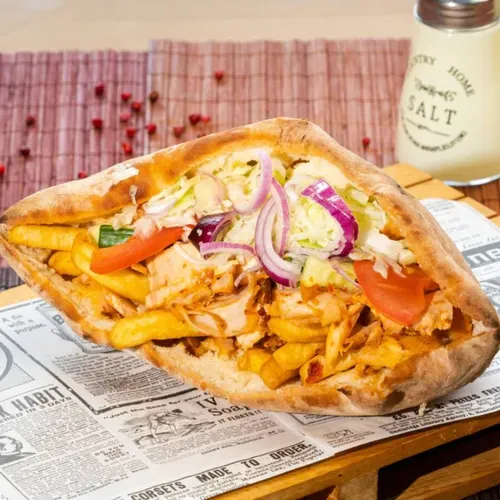 Pita cu carne de pui la rotisor